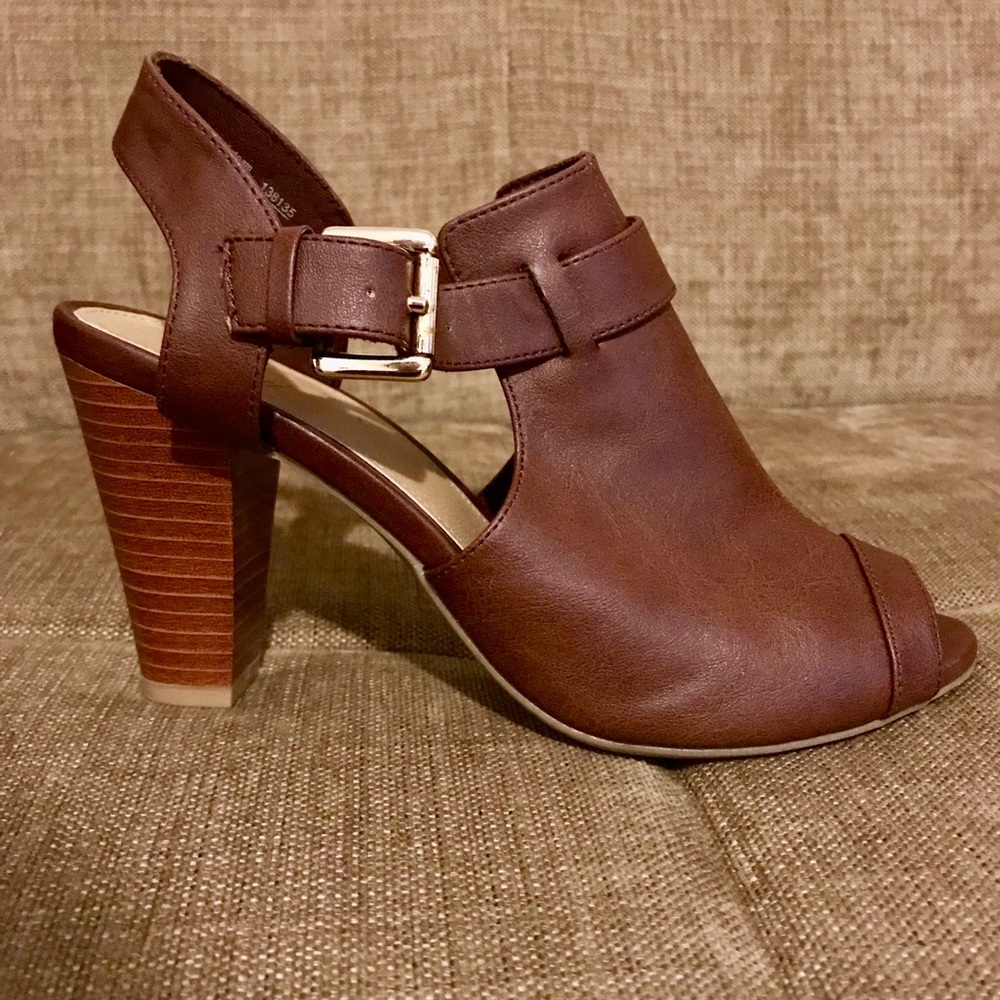 Peep toe high heel sandal